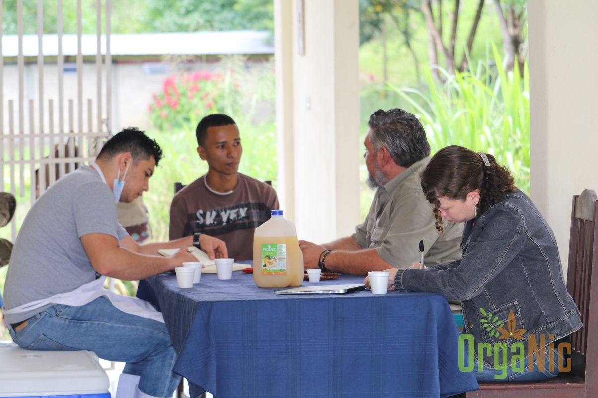 Reunión Entre Jóvenes Emprendedores Y Representante De AUPEX